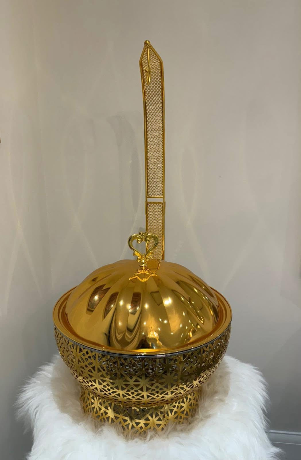 Golden Ornate 8L Chafing Dish with free Spoon & Holder β Elegant Buffet & Catering Food Warmer               (Next stock available in 4 weeks-please contact us for pre-order)