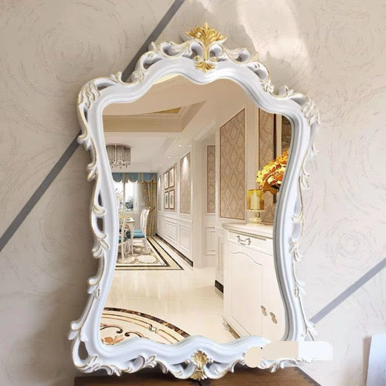 Baroque Elegance: Ornate Vintage White & Gold Wall Mirror