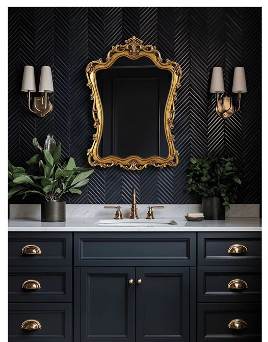 Baroque Elegance: Ornate Vintage Gold Wall Mirror