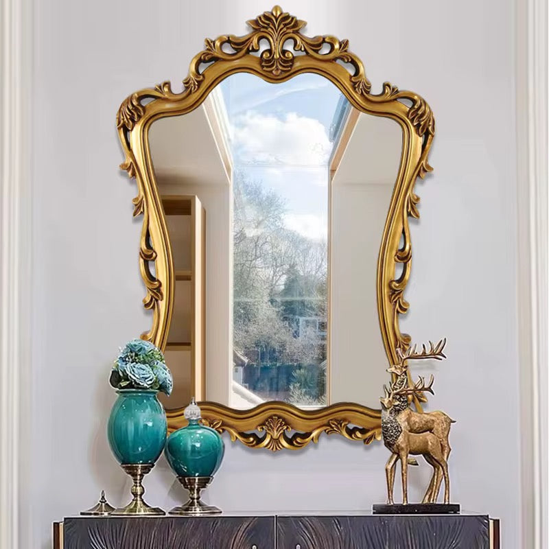 Baroque Elegance: Ornate Gold Vintage Wall Mirror