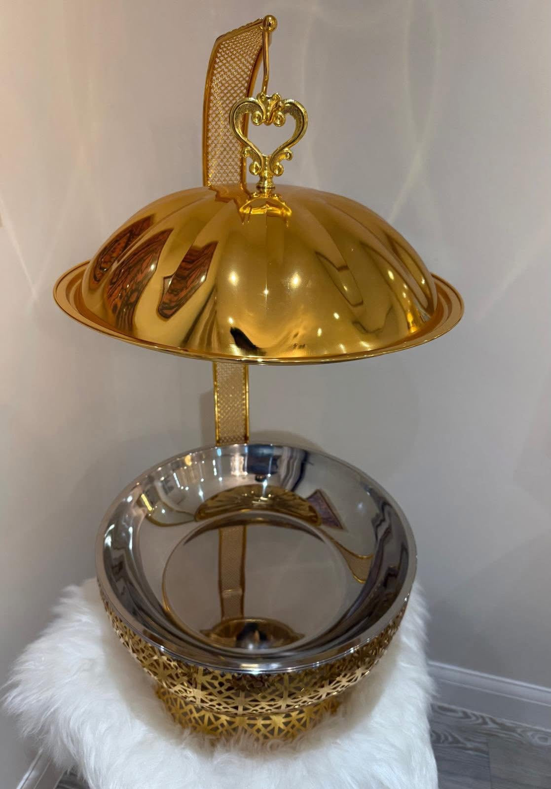 Golden Ornate 8L Chafing Dish with free Spoon & Holder – Elegant Buffet & Catering Food Warmer               (Next stock available in 4 weeks-please contact us for pre-order)