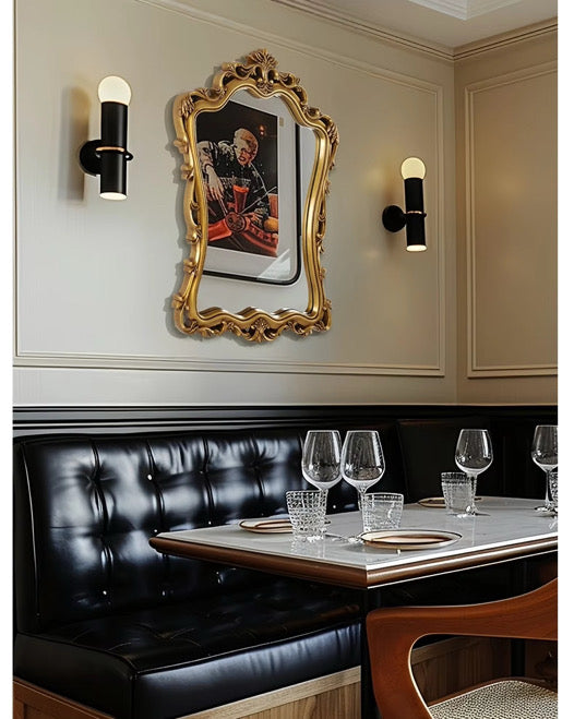 Baroque Elegance: Ornate Vintage Gold Wall Mirror