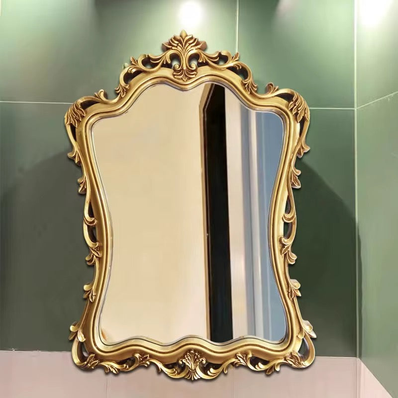 Baroque Elegance: Ornate Gold Vintage Wall Mirror