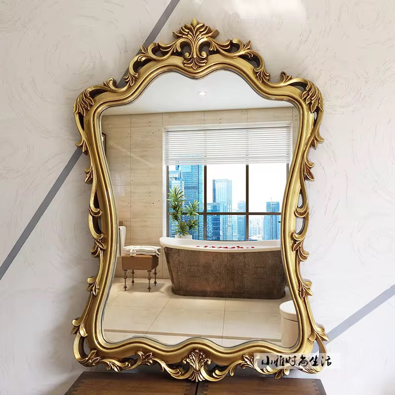 Baroque Elegance: Ornate Gold Vintage Wall Mirror
